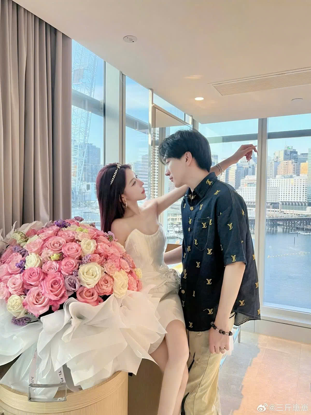 THÁI TỬ QUẢNG ĐÔNG TUYỂN CHIM HOÀNG YẾN