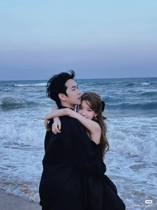 Người Vợ Không Ai Biết Của Ảnh Đế Bạch