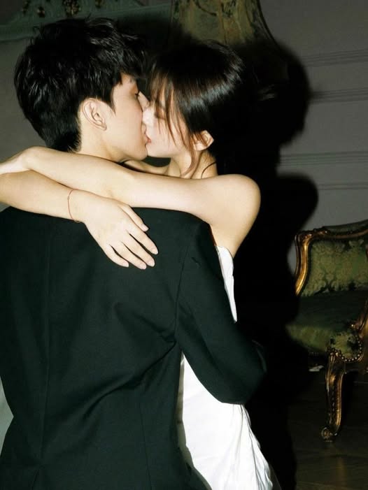 Hóa Ra Tôi Mới Là Bạch Nguyệt Quang